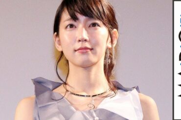 吉岡里帆、大きな襟が印象的な個性派ワンピ　日豪合作映画「STAR SAND -星砂物語-」初日舞台あいさつ1