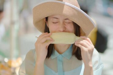 石原さとみ、軽トラ市で生トウモロコシがぶり！　東京メトロ新CMで“みずみずしい和光市”へ