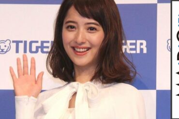 佐々木希、白ブラウスと生成りスカートで清潔感　首のリボンとベルトで個性を演出