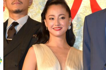 沢尻エリカ、胸元大胆ドレスで「いつでもどうぞ」 二階堂ふみの熱烈ラブコールに応える　映画『人間失格 太宰治と3人の女たち』ジャパンプレミア