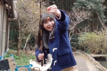 釣った魚に大騒ぎする笠原桃奈