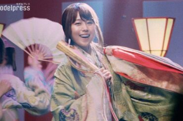 “かぐちゃん”有村架純がアイドルデビュー！？ノリノリで歌う姿に“桃太郎”松田翔太ら困惑 au三太郎シリーズ新CM＆メイキング