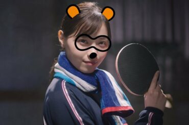 西野七瀬、ジャージー姿のポンタに変身？華麗にバックスマッシュ披露　au「意識高すぎ！高杉くん」新CM「スポーツ大会」編