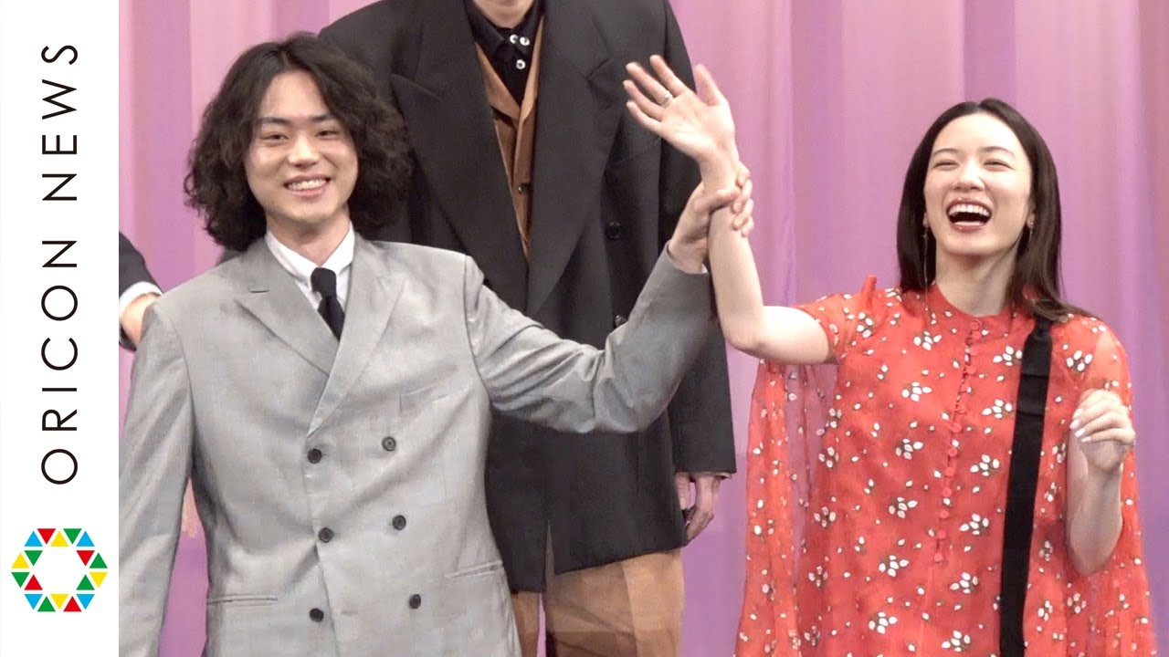 永野芽郁、山田洋次監督に褒められ赤面「うれしい!」 菅田将暉から腕持ち上げられ満面の笑み 映画『キネマの神様』完成披露会見 永野芽郁、山田洋次監督に褒められ赤面「うれしい!」 菅田将暉から腕持ち上げられ満面の笑み 映画『キネマの神様』完成披露会見