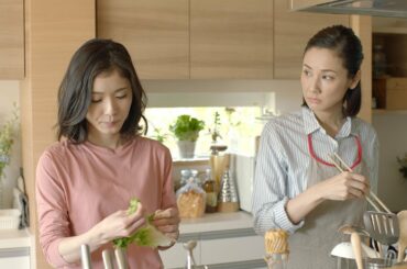 松岡茉優、吉田羊と母娘役でガールズトーク　CM曲はAimerが歌う「糸」
