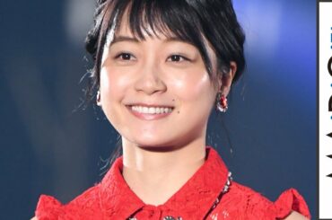 ＜TGC しずおか＞深川麻衣、真っ赤なノースリワンピで華やかに