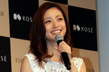 上戸彩、不倫妻役「無理なくできた」　「エスプリーク」新商品CM発表会(1)