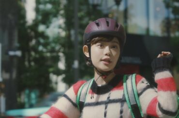 杉咲花、フードデリバリー配達員に　成田凌は全身白塗りパフォーマー　堺雅人も部下の副業にビックリ　サントリーコーヒー『クラフトボス ホット』新TV-CM 「副業」篇