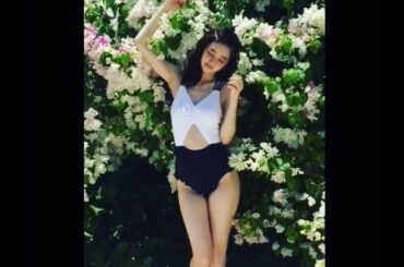 【逢沢りな】　MORE水着ロケin グアム☆　花と戯れるりなてぃ編