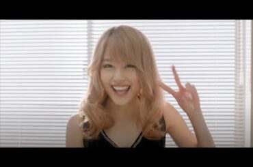 『映画 ビリギャル』金髪姿の有村架純がピース！慶応大学に現役合格した実話