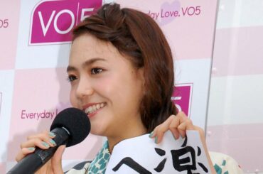 松井愛莉、公開書道に緊張で震え　浴衣姿でイベント登場　『VO5 ヘアスタイリングワゴン』オープニングセレモニー