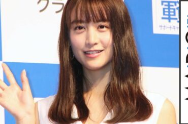 山本美月、美肌際立つ深Vノースリーブワンピ×細ベルト×パンプスでオールホワイトコーデ