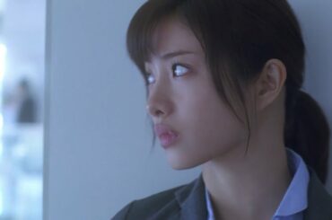 石原さとみ、スーツ姿で「本気、だから。」　「マイナビ転職」新CM「立ち上がり」「スカウト」編