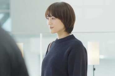 綾瀬はるか、キュートな笑顔が印象的　空港を颯爽と歩く／「踏み出してよかった一歩」も語る　ユニクロ新CM「LifeとWear／空港篇」メーキング＆インタビュー