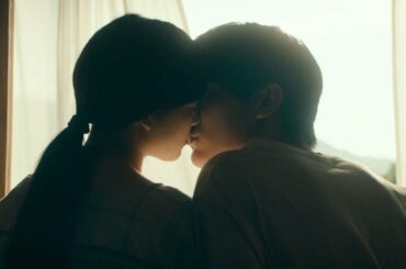 中川大志＆石井杏奈の親密シーンから一転、衝撃の展開へ　狂気の表情見せる堤真一も　映画「砕け散るところを見せてあげる」新予告