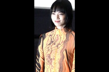 小松菜奈、オレンジのワンピースで舞台挨拶に登壇　映画『恋する寄生虫』完成披露試写会　#Shorts