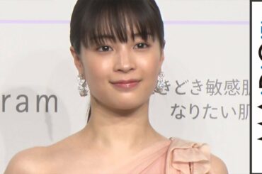 広瀬すず、ワンショルドレスで大胆美肌見せ「恥ずかしい」　「d プログラム新ミューズ就任発表会」