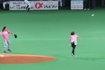 岡崎朋美さん、田中美保さんがファーストピッチに登場！ 北海道日本ハムファイターズ