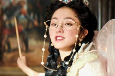 UQUEEN・満島ひかり、指揮棒を振り振り松田龍平に圧をかけ踊らせる!?／UQ mobile CM