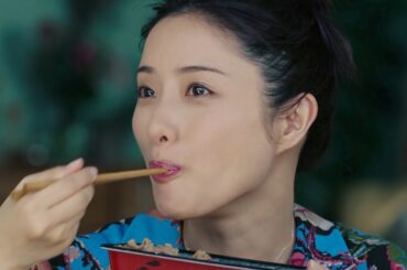 石原さとみ、口いっぱいに牛丼を頬張り「ぜんぶ、好き」　『すき家』新TVCM「おうち」篇／「うな牛」篇＆メイキング
