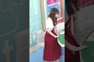 【守屋麗奈】座る時に少しつま先立ちになる所がくぁいいんだなん :)【櫻坂46】