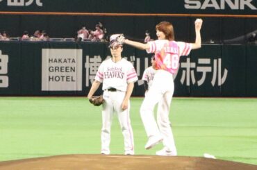 櫻坂46関有美子、“背番号46”ユニフォームで始球式　ノーバンならずも笑顔「緊張しすぎて60点です！」