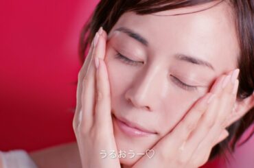 比嘉愛未さん、超美肌な新WEB動画「ヘパリンスキンケア」篇「ヘパリン泡」篇