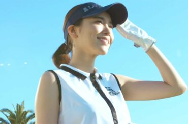 飯豊まりえ、ミニスカゴルフウエア姿で美脚披露　笑顔で“ナイスショット”も！　ロート製薬「ヘリオホワイト」新ウェブCM公開