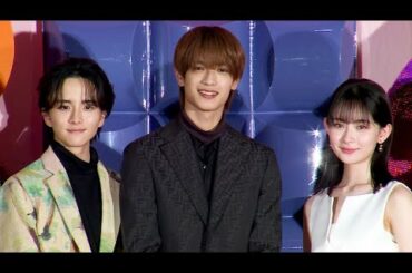 なにわ男子・高橋恭平「道枝駿佑をお姫様抱っこしています」　「僕とブレザーの制服は最強×最強」　畑芽育、板垣李光人と主演映画「千輝くん」舞台あいさつ（映画「なのに、千輝くんが甘すぎる。」）