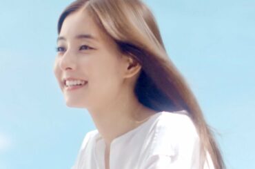 新木優子、柔らかい光にサラサラの髪が輝きうっとり…泥のシャンプーで実感／「DROAS（ドロアス）」CM