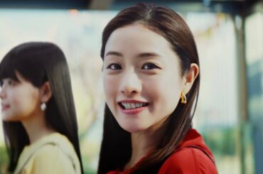 石原さとみ、景井ひなと可愛すぎる姉妹に　初共演も息ぴったり！　三菱UFJカード新ウェブCM「クレカ姉妹」編＆メーキング