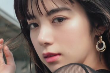 池田エライザ、透け感コーデで美肌見せ　「マキアージュ」新モデルに