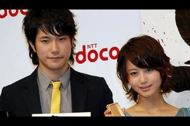 堀北真希さんの「彼氏」ついに登場　抱擁シーンも　ドコモ新ＣＭ