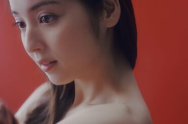 佐々木希、美しいブラトップ姿披露　ユニクロ新TV-CM「私をいちばん軽くする服。ユニクロのブラトップ」篇