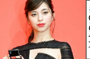 中条あやみ、大胆シースルーの黒ドレス姿　赤リップで大人の魅力