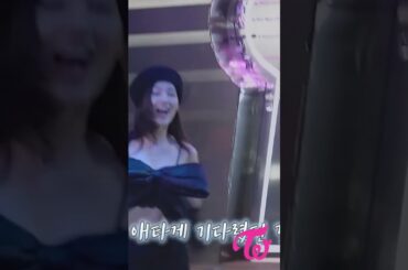 Twice サナ待ってる物が届いた時の笑顔可愛すぎ / Smile of Sana when what she was waiting arrived is so cute / #Shorts