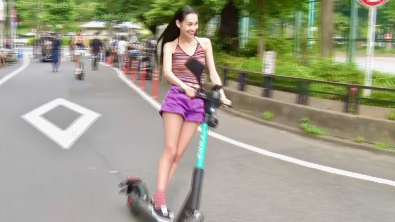 水原希子、すらりと電動キックボードを乗りこなし出会いを楽しむ!マッチングアプリ「Tinder」CM+メイキング 水原希子、すらりと電動キックボードを乗りこなし出会いを楽しむ!マッチングアプリ「Tinder」CM+メイキング