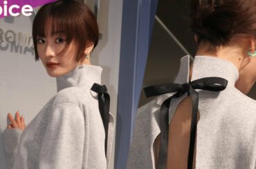 松本まりか、背中あきハイネックセーター　リボンで結んでキュートさも