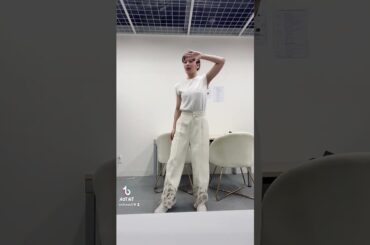 楽屋で一人で踊ってみた🐳 #伊原六花 #shorts