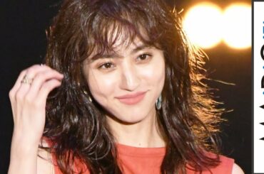 堀田茜、ほっそりおなか見せ！　大人のラフな夏の装い