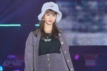 生見愛瑠(めるる)、ミニスカスタイルでガルアワ魅了