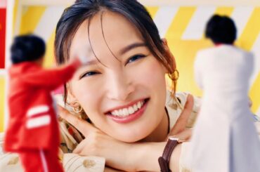 大政絢、笑顔でさりげなくぺこぱ・シュウペイポーズ！／『いこう!献血』CM「事前予約」篇＋メイキング