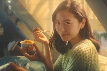 長澤まさみ、本場の味にうっとり？美脚も披露　ロッテアイス「ジェラートマイスター」新CM