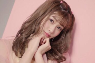 “めるる”生見愛瑠、モテメイクで“あざとかわいい”おねだりポーズ　普段見せない4つの表情で魅了　『Witch’s Pouch』スタイリングムービー＆メイキング