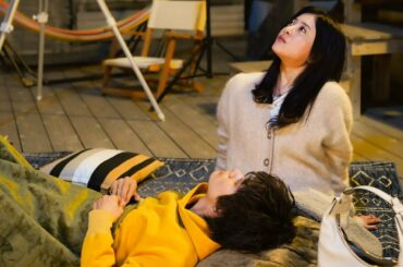 「一緒に暮らそう」吉高由里子の膝枕の上で北村匠海が愛の告白！星空の下、手話で会話する２人【ドラマ『星降る夜に』６話より】