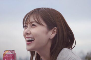 西野七瀬＆白石麻衣、元乃木坂46エースがCM共演　2ショット写真を眺め「会いたいね、きっと会えるよ」 『アサヒスーパードライ』新CM「春、待ってるよ」篇