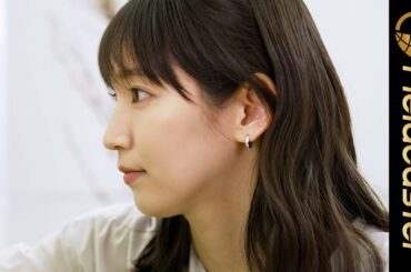 絵を描く吉岡里帆、その美しすぎる横顔に釘付け。理想のお花見デートは、「夜桜を眺めながらお散歩」。