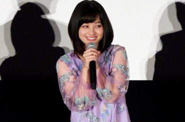 橋本環奈、口の中をCG修正されていた！監督の暴露に困り顔　映画『斉木楠雄のΨ難』初日舞台あいさつ1