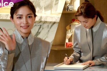 川口春奈「FENDI」ジャパンアンバサダーに就任、前髪アップヘアで契約書サイン
