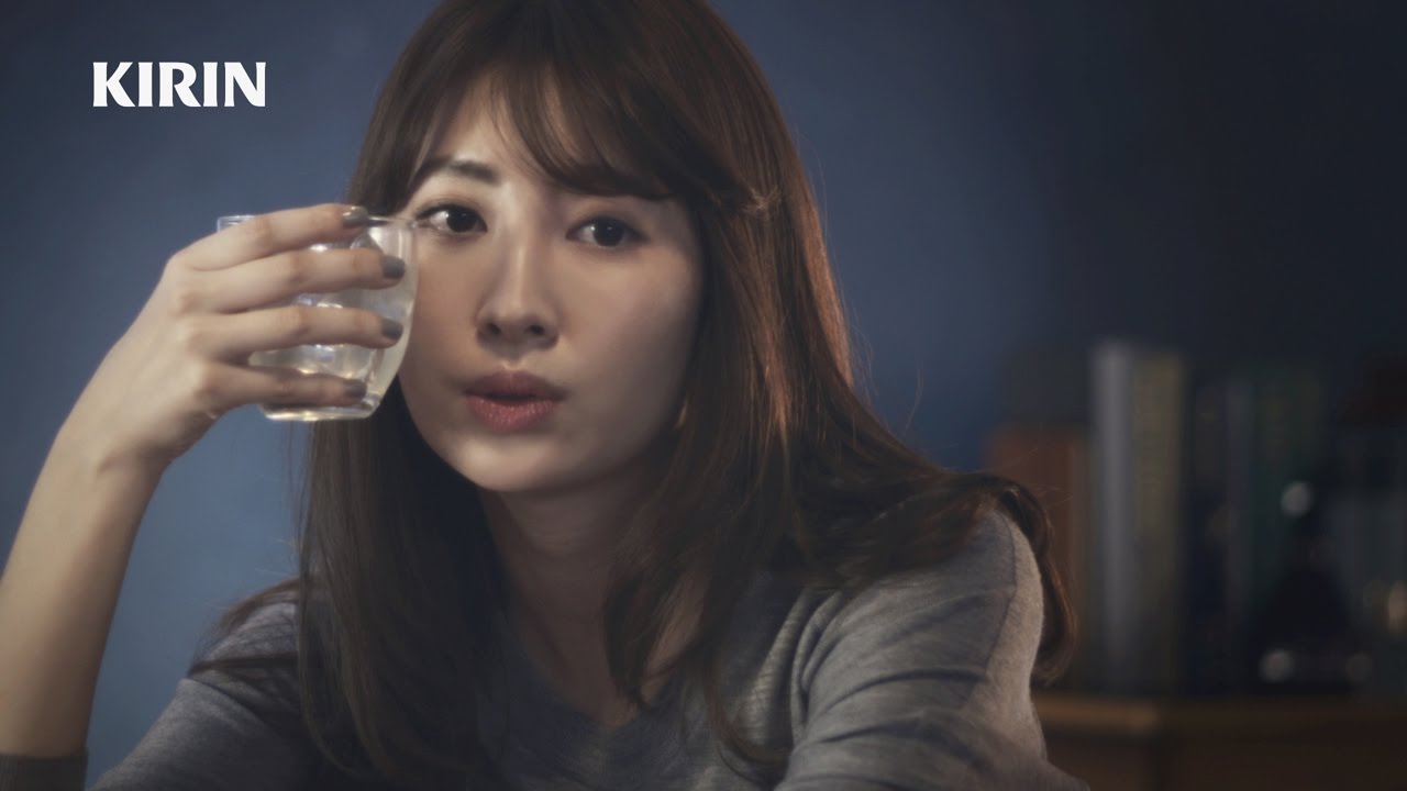 AKB48小嶋陽菜、お酒片手に女性の本音つぶやく キリンビール『キリン 皮ごこち』6秒WEB動画一挙9本公開 AKB48小嶋陽菜、お酒片手に女性の本音つぶやく キリンビール『キリン 皮ごこち』6秒WEB動画一挙9本公開